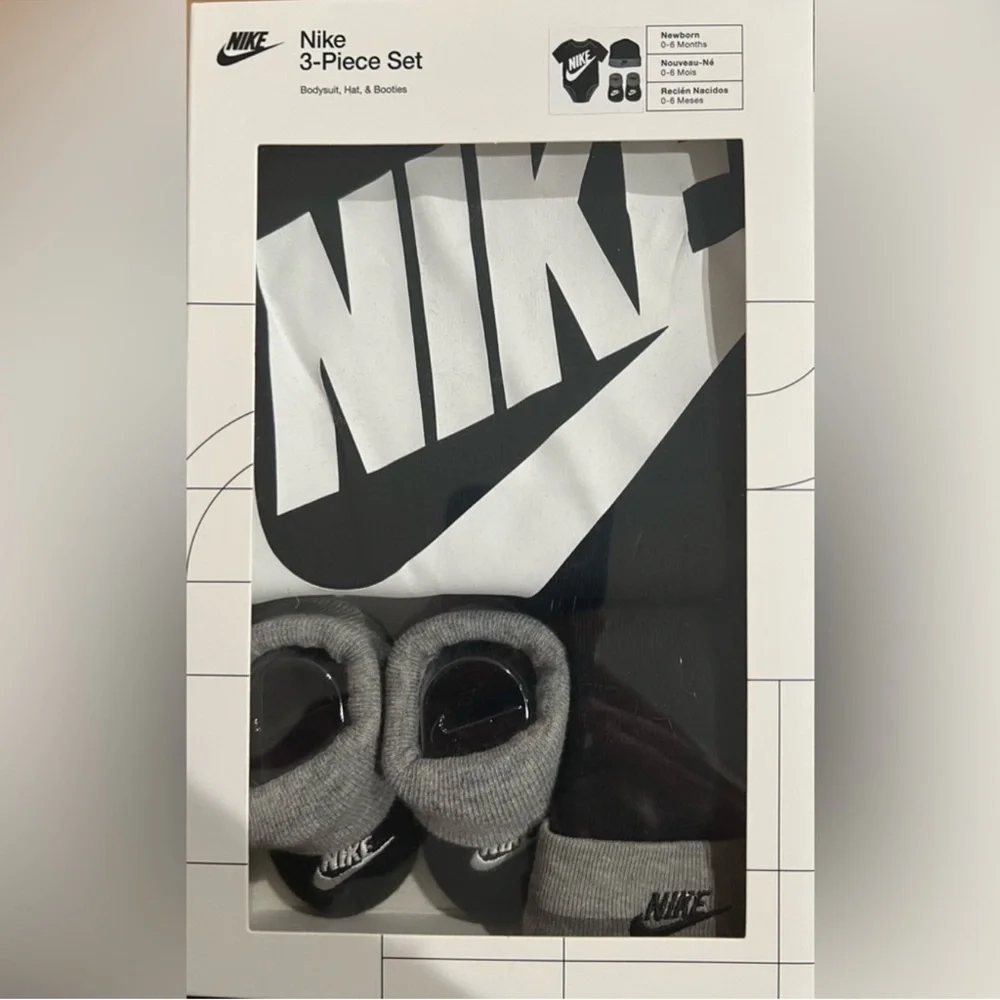 NWT Nike Baby 3-Piece Bodysuit, Hat & Booties Set Size 0-6M - Picture 2 of 2
